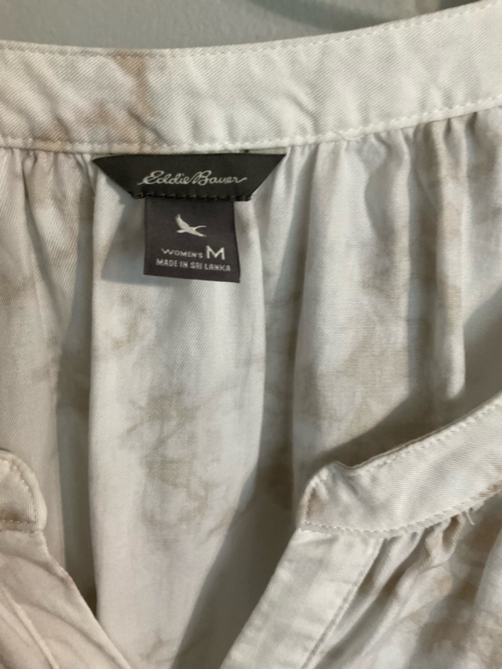 Eddie Bauer White & Beige Smoky/Cloud Print V-Neck Peasant Top Medium - Picture 4 of 7